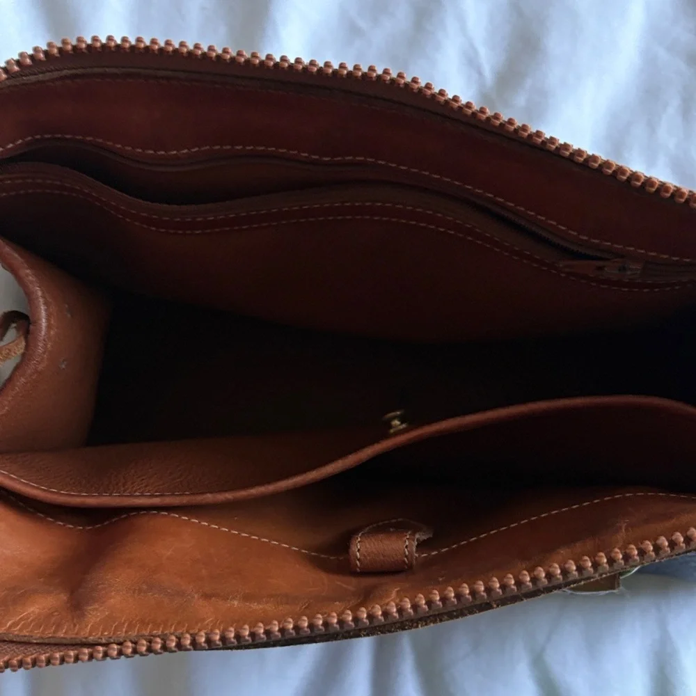 Vintage, classic Dooney & Bourke Black and Brown Leather Hand bag - Picture 4 of 6